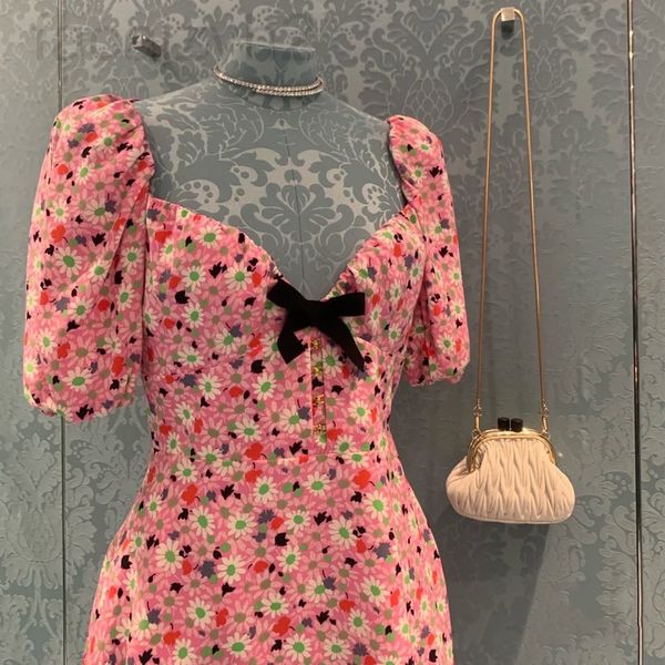 casual dresses designer mao xiaotong's early spring 2021 miu peach pink floral french bubble sleeve holiday dress lfmp, Black;gray
casual dresses designer mao xiaotong's early spring 2021 miu peach pink floral french bubble sleeve holiday dress lfmp, Black;gray
