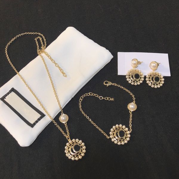 2022 fashion set stud necklace bracelet double g letter personality earrings women wedding party designer jewelry2, Golden;silver
2022 fashion set stud necklace bracelet double g letter personality earrings women wedding party designer jewelry2, Golden;silver