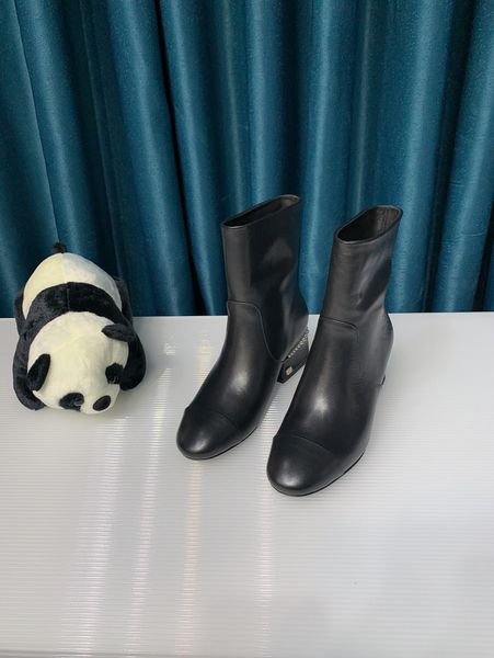 10a original quality patent leather calfskin tall boots with box luxury designer boots fashion monochrome light color winter warm large size, Black
10a original quality patent leather calfskin tall boots with box luxury designer boots fashion monochrome light color winter warm large size, Black
