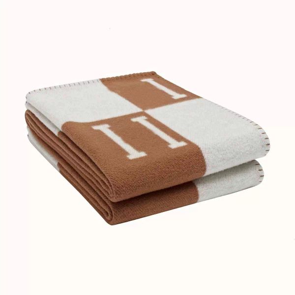 Letter Cashmere Designer Blanket Soft Woolen Scarf Shawl Portable Warmth Thickening Plaid Sofa Bed Fleece Knitted Blanket M2HW
Letter Cashmere Designer Blanket Soft Woolen Scarf Shawl Portable Warmth Thickening Plaid Sofa Bed Fleece Knitted Blanket M2HW