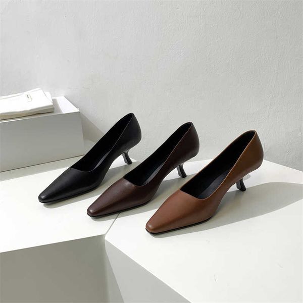 the original pure row cowhide elegant cat heel thin heel high heel women's single shoes pointed toe shallow mouth single shoes women
the original pure row cowhide elegant cat heel thin heel high heel women's single shoes pointed toe shallow mouth single shoes women