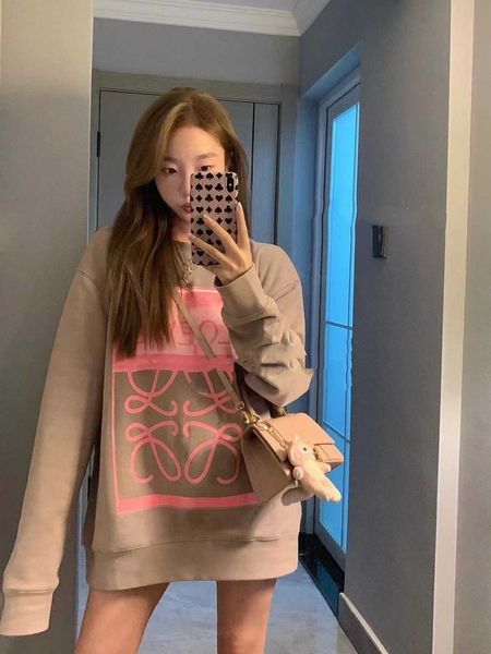 new designer loew's sweatshirts luxury hoodies 22 early autumn family round neck sweater painted graffiti watercolor fluorescent letter, Black
new designer loew's sweatshirts luxury hoodies 22 early autumn family round neck sweater painted graffiti watercolor fluorescent letter, Black