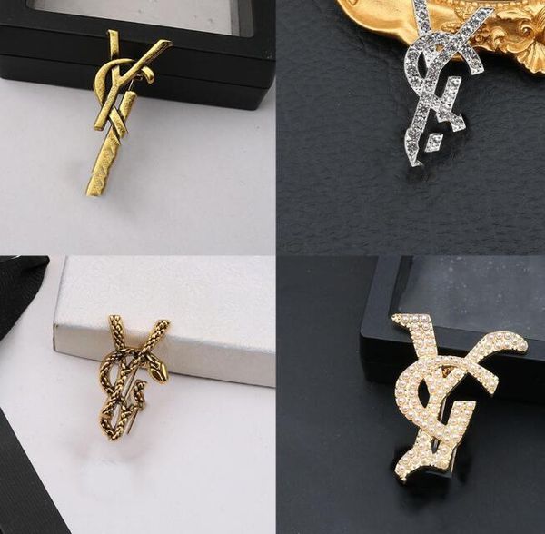 famous brand luxurys desinger brooch women rhinestone pearl letter brooches suit pin fashion jewelry clothing decoration accessories, Gray
famous brand luxurys desinger brooch women rhinestone pearl letter brooches suit pin fashion jewelry clothing decoration accessories, Gray