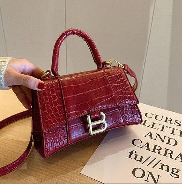 2022 new fashionable women's underarm bag one shoulder vintage crocodile pattern crossbody bag
2022 new fashionable women's underarm bag one shoulder vintage crocodile pattern crossbody bag