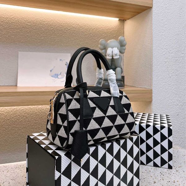 designer luxury women the tote bag fashion versatile handbags shoulder crossbody bags purse telfars totes large capacity saddle wallets 7a n
designer luxury women the tote bag fashion versatile handbags shoulder crossbody bags purse telfars totes large capacity saddle wallets 7a n