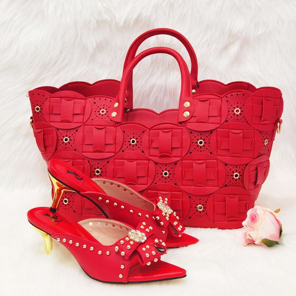 dress shoes rivet style women and bag to match in color matching nigerian design matching 221130, Black
dress shoes rivet style women and bag to match in color matching nigerian design matching 221130, Black
