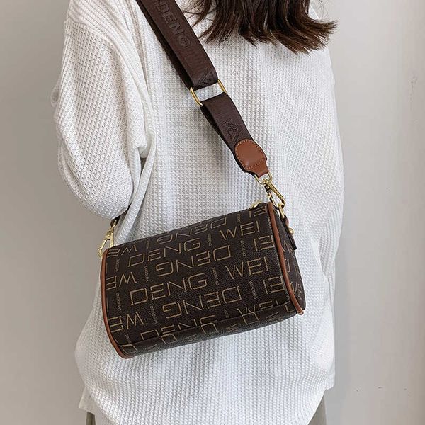design bag factory wholesale and retail letter bag female korean old flower large capacity pillow wide shoulder strap high grade single cros
design bag factory wholesale and retail letter bag female korean old flower large capacity pillow wide shoulder strap high grade single cros