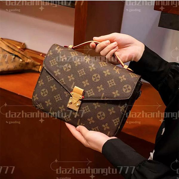 woman louis vuitton handbag bag lv evening bags date code serial number quality leather women purse messenger shoulder body pochette handbag
woman louis vuitton handbag bag lv evening bags date code serial number quality leather women purse messenger shoulder body pochette handbag