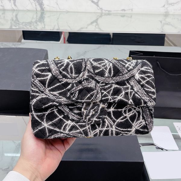 cc bags luxury brand shoulder bags ss22 womens wool tweed black bags classic single flap purse mini medium gold metal matelasse chain crossb
cc bags luxury brand shoulder bags ss22 womens wool tweed black bags classic single flap purse mini medium gold metal matelasse chain crossb