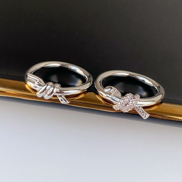 2022 23 womens designer knot smooth surface rings designer jewelry mens ring gold/silvery/rose gold full wedding christmas gift no box, Silver
2022 23 womens designer knot smooth surface rings designer jewelry mens ring gold/silvery/rose gold full wedding christmas gift no box, Silver