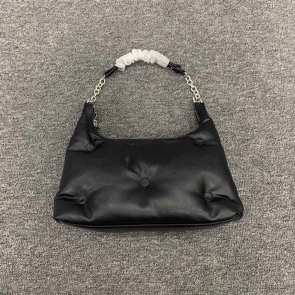 premium leather autumn and winter new cloud underarm one shoulder crossbody french stick handheld pillow women's bag
premium leather autumn and winter new cloud underarm one shoulder crossbody french stick handheld pillow women's bag