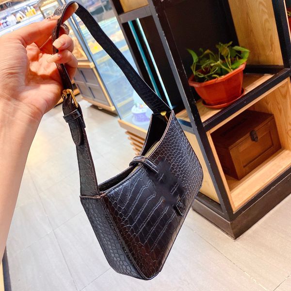 women's bag casual fashion joker autumn and winter armpit shoulder bag handbag, Black;red
women's bag casual fashion joker autumn and winter armpit shoulder bag handbag, Black;red