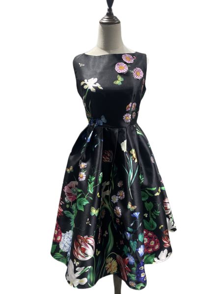 early spring temperament new upper body elegant atmosphere positioning embroidered vest print dress, Black;gray
early spring temperament new upper body elegant atmosphere positioning embroidered vest print dress, Black;gray