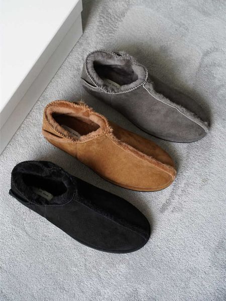 the fur row and fur integrated round head fur shoes in winter are very simple. small people wear real wool flat cotton shoes outside
the fur row and fur integrated round head fur shoes in winter are very simple. small people wear real wool flat cotton shoes outside