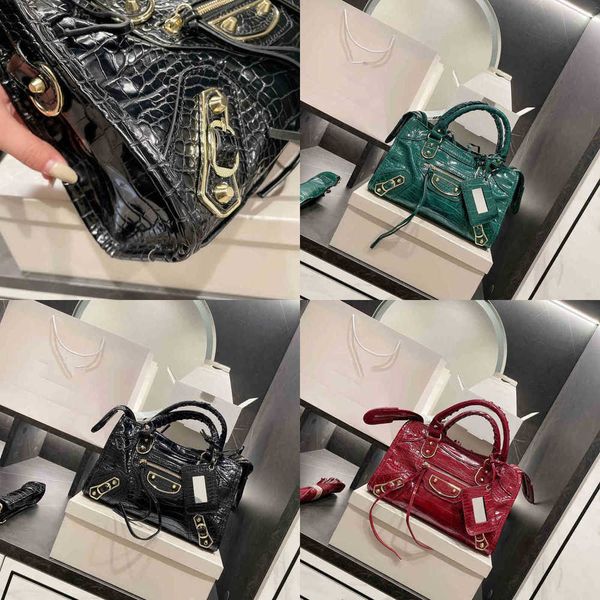 classic bag designer women handbags crossbody motorcycle bagss genuine leather fashion trend ladies handle purses 220315
classic bag designer women handbags crossbody motorcycle bagss genuine leather fashion trend ladies handle purses 220315