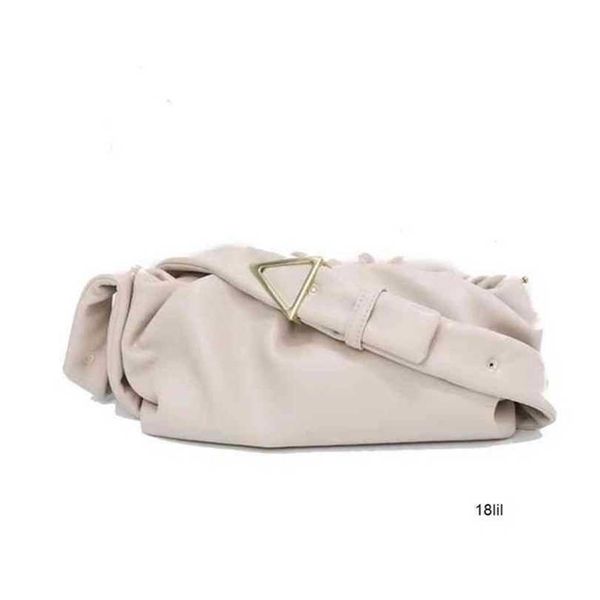 wholesale venetas designer 20 bottegas handbags fashion breast wrinkled dumplings shoulder versatile waist bag ins womens soft messenger bag
wholesale venetas designer 20 bottegas handbags fashion breast wrinkled dumplings shoulder versatile waist bag ins womens soft messenger bag