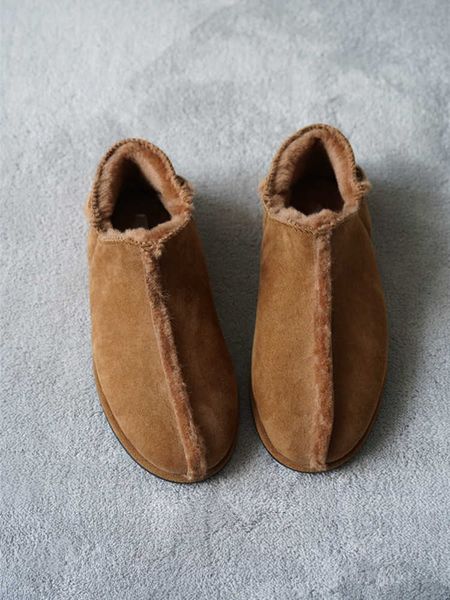 the fur row and fur integrated round head fur shoes in winter are very simple. small people wear real wool flat cotton shoes outside z1ss
the fur row and fur integrated round head fur shoes in winter are very simple. small people wear real wool flat cotton shoes outside z1ss