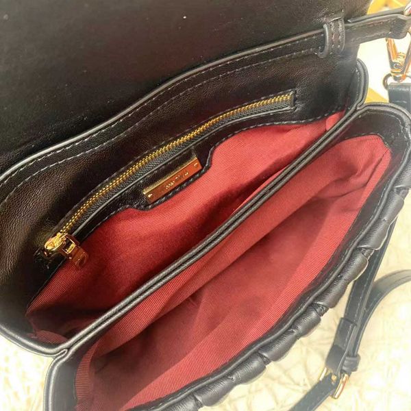 miu bags designer subaxillary bag 2022 new one shoulder crossbody versatile leather pleated women's fashion simple miao xk26
miu bags designer subaxillary bag 2022 new one shoulder crossbody versatile leather pleated women's fashion simple miao xk26