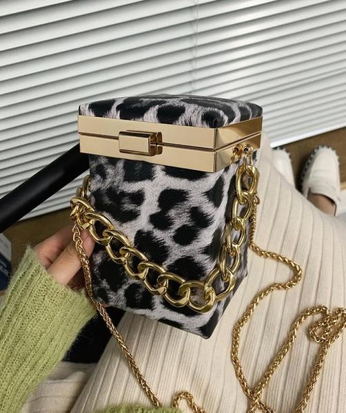 hbp fashion shoulder crossbody bags woman evening bag trunk shape selling trend bags 2021 special parttern popula4170929
hbp fashion shoulder crossbody bags woman evening bag trunk shape selling trend bags 2021 special parttern popula4170929