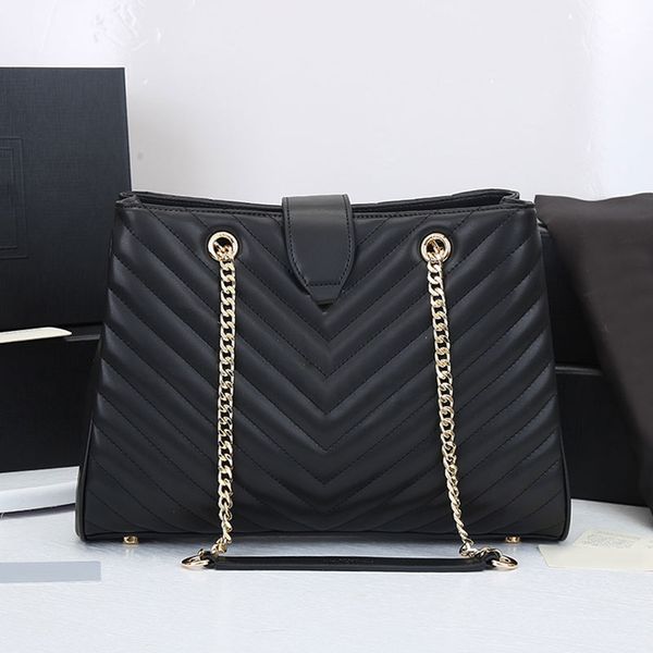 chain quilted shoulder bag plain handbag tote shopping bags cowhide leather gold hardware interior zip pocket bottom nail brand letters
chain quilted shoulder bag plain handbag tote shopping bags cowhide leather gold hardware interior zip pocket bottom nail brand letters