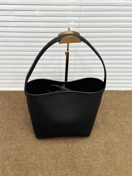 the row bag leather designer bags commuter tote advanced sense one shoulder bucket classic tote heg8
the row bag leather designer bags commuter tote advanced sense one shoulder bucket classic tote heg8