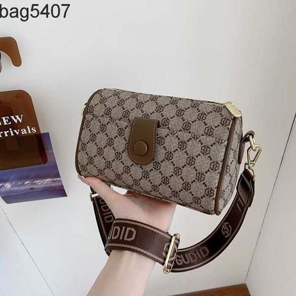 luxury design bag ladies purseshop wholesale and retail one shoulder women's fashionable prbyopia personality cross women's backpa
luxury design bag ladies purseshop wholesale and retail one shoulder women's fashionable prbyopia personality cross women's backpa