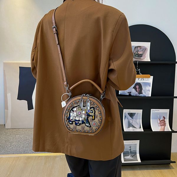 designer luxury handbag woman 2023 new fashion european and american retro one-shoulder oblique women's small round bag a112
designer luxury handbag woman 2023 new fashion european and american retro one-shoulder oblique women's small round bag a112