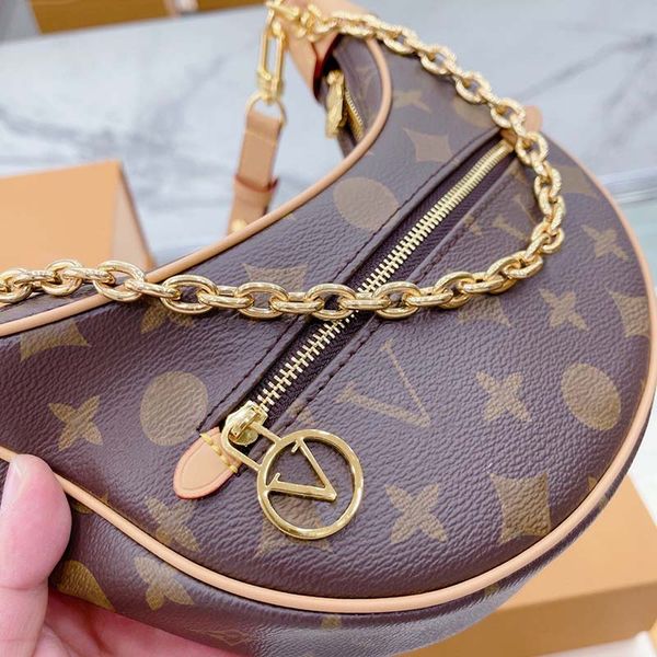 luxurys designer snapsshoulder bag fashion houndstooth leather strap one shoulder versatile messenger bags winter ladies metal chain clamshe
luxurys designer snapsshoulder bag fashion houndstooth leather strap one shoulder versatile messenger bags winter ladies metal chain clamshe