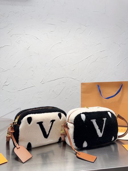 cc luxury cross body plush bag womens designer camera bag winter fashion temperament shoulder bags lady purse handbags
cc luxury cross body plush bag womens designer camera bag winter fashion temperament shoulder bags lady purse handbags