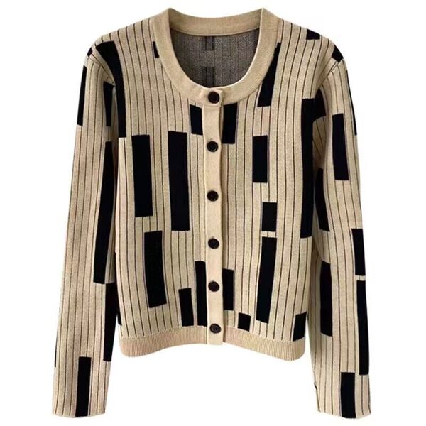 2022 cardigan knitted sweater coat women autumn and winter new loose trend single breasted v collar sweater korean chic clothing, White;black
2022 cardigan knitted sweater coat women autumn and winter new loose trend single breasted v collar sweater korean chic clothing, White;black