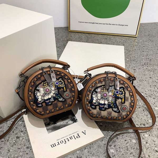 designer luxury handbag woman 2023 new fashion european and american retro one-shoulder oblique women's small round bag a11
designer luxury handbag woman 2023 new fashion european and american retro one-shoulder oblique women's small round bag a11