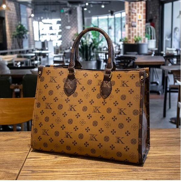 designers handbag louiseitys tote viutonitys shoulder clutch bags on the go crossbody shopping bag purses letters flowers floral one handle
designers handbag louiseitys tote viutonitys shoulder clutch bags on the go crossbody shopping bag purses letters flowers floral one handle