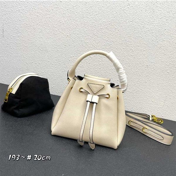 luxurys designer bag 2pcs set women bags handbag shoulder classic style fashion ladys clutch the tote bag handbags female coin purses wallet
luxurys designer bag 2pcs set women bags handbag shoulder classic style fashion ladys clutch the tote bag handbags female coin purses wallet