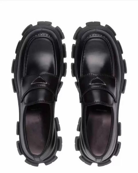 designer shoes sandals sneakers leather chunky sneaker women platform loafers triangle rubber black shiny round head with box size 35-41 sli
designer shoes sandals sneakers leather chunky sneaker women platform loafers triangle rubber black shiny round head with box size 35-41 sli