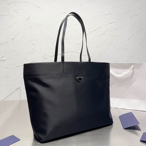 bags designer totes bag women handbag classic luxury brand imitation splicing large capacity nylon simple style shoulder bag fashion wallet
bags designer totes bag women handbag classic luxury brand imitation splicing large capacity nylon simple style shoulder bag fashion wallet