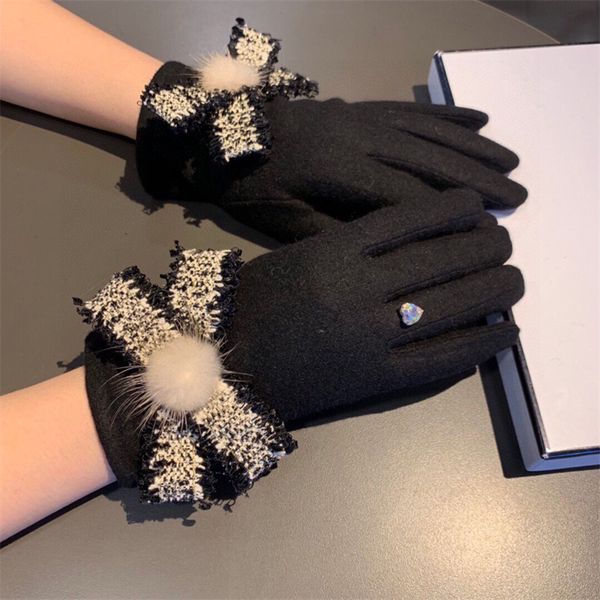 designers brand luxurys five fingers gloves leather wool classic letters glove fashion winter warm leisure mittens, Blue;gray
designers brand luxurys five fingers gloves leather wool classic letters glove fashion winter warm leisure mittens, Blue;gray