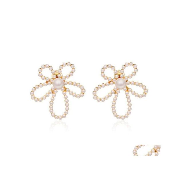 stud imitation pearl stud earrings hollow out crystal flower model ear drop european women business party gift floral earring jewelr dhxtf, Golden;silver
stud imitation pearl stud earrings hollow out crystal flower model ear drop european women business party gift floral earring jewelr dhxtf, Golden;silver