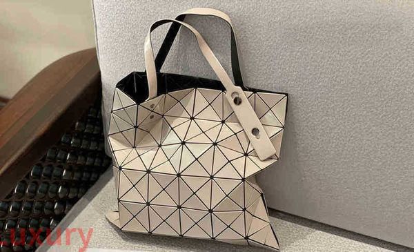 designer tote bag women mini shoulder geometry folding handbag bucket luxury ladies messenger crossbody female purses 221202
designer tote bag women mini shoulder geometry folding handbag bucket luxury ladies messenger crossbody female purses 221202