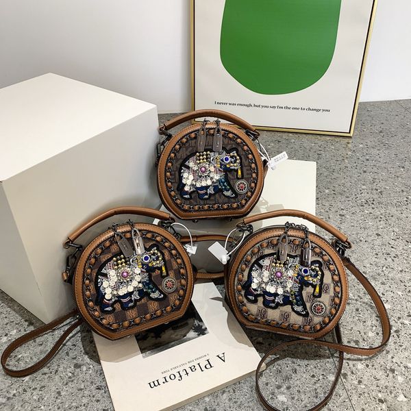 designer luxury handbag woman 2023 new fashion european and american retro one-shoulder oblique women's small round bag a111
designer luxury handbag woman 2023 new fashion european and american retro one-shoulder oblique women's small round bag a111