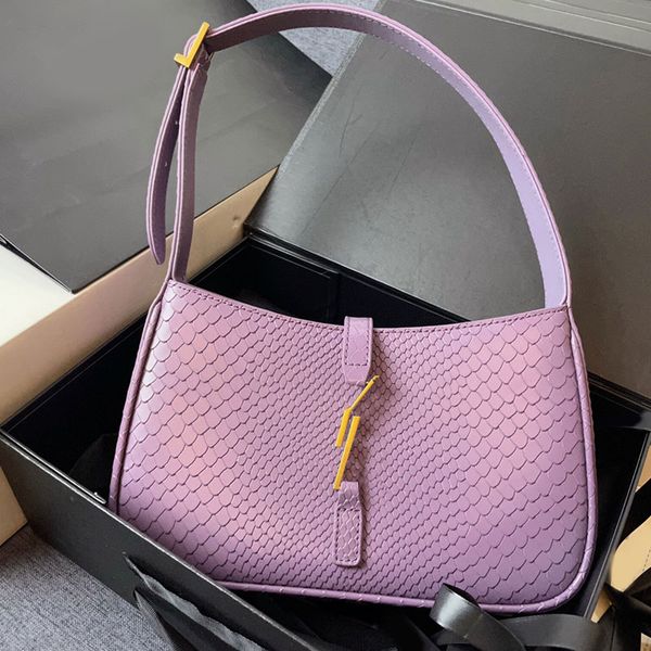 5a latest ladies underarm shoulder bags solid colour simple handbags hardware letter hasp interior zipper pocket adjustable genuine leather
5a latest ladies underarm shoulder bags solid colour simple handbags hardware letter hasp interior zipper pocket adjustable genuine leather