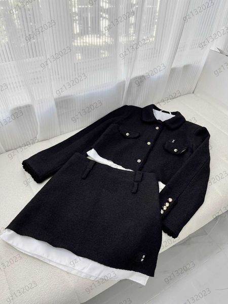 womens two pieces dress letter logo custom buttons cuff lace lapel short woollen jacket collocation patchwork lining high waist skirts women, White
womens two pieces dress letter logo custom buttons cuff lace lapel short woollen jacket collocation patchwork lining high waist skirts women, White