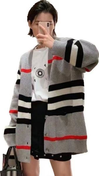 womens sweaters designer cardigan sweater cardigans pull femme letter stripe jacket high fashion sense, White;black
womens sweaters designer cardigan sweater cardigans pull femme letter stripe jacket high fashion sense, White;black