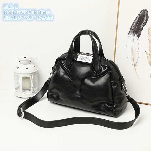 wholesale factory ladies shoulder bags 2 styles in winter light and comfortable fashion handbag simple wild black leather cloud bag street l
wholesale factory ladies shoulder bags 2 styles in winter light and comfortable fashion handbag simple wild black leather cloud bag street l