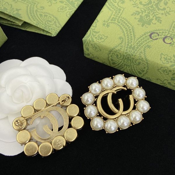 luxury women men designer brand letter brooches 18k gold plated inlay crystal rhinestone jewelry brooch charm pearl pin marry christmas, Gray
luxury women men designer brand letter brooches 18k gold plated inlay crystal rhinestone jewelry brooch charm pearl pin marry christmas, Gray