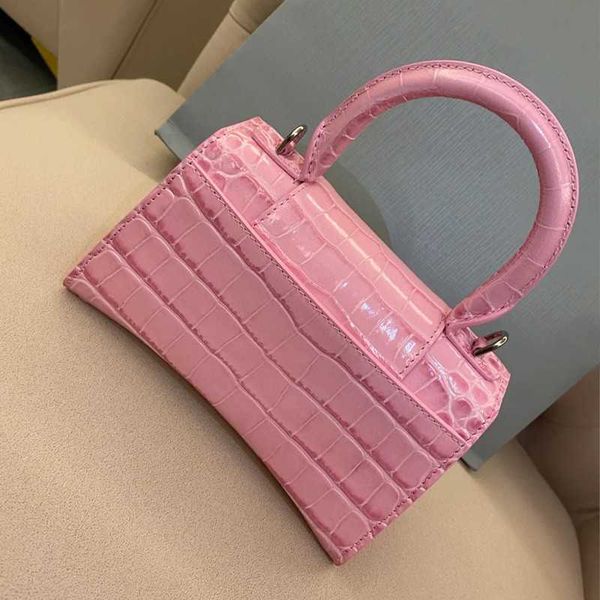women's leather b bag home 2022 new one shoulder diagonal handbag crocodile hourglass fashion small square
women's leather b bag home 2022 new one shoulder diagonal handbag crocodile hourglass fashion small square