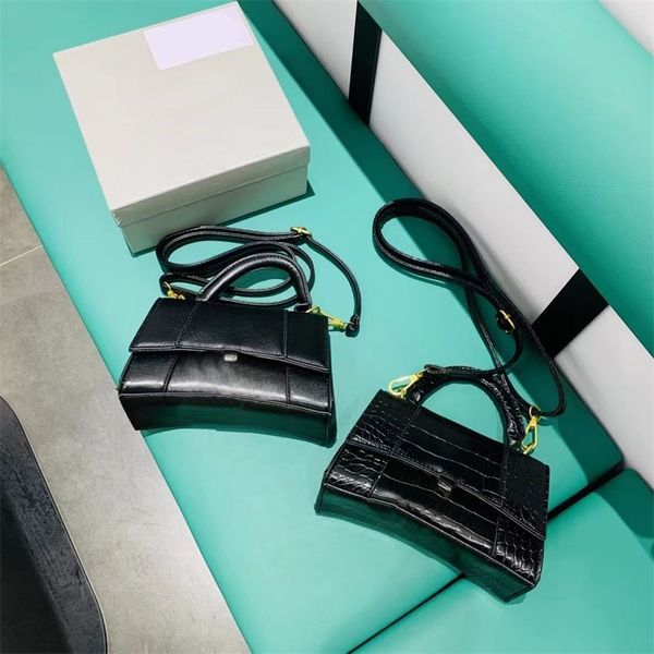 tote cross body shoulder bag coins purse make up handbag classic luxury messenger flap simple letter women lady wallets designer genuine lea
tote cross body shoulder bag coins purse make up handbag classic luxury messenger flap simple letter women lady wallets designer genuine lea