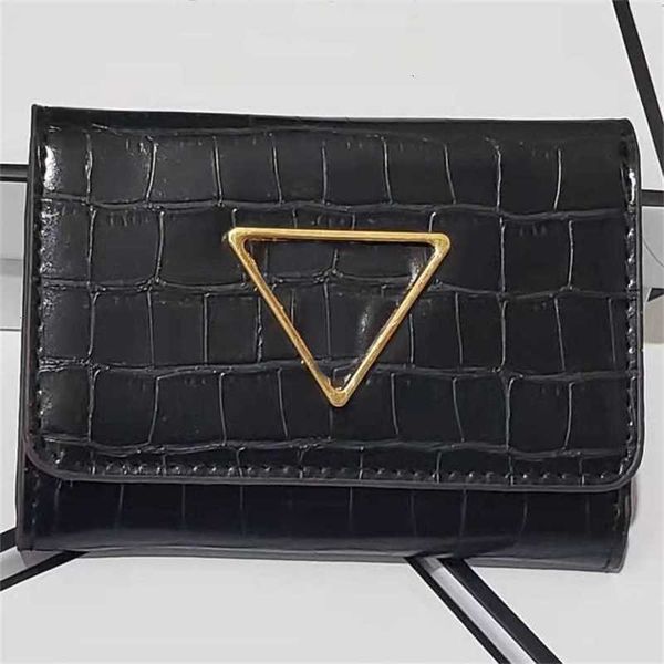 guesss 2022 european and american new three fold wallet women's short card bag simple folding small, Red;black
guesss 2022 european and american new three fold wallet women's short card bag simple folding small, Red;black