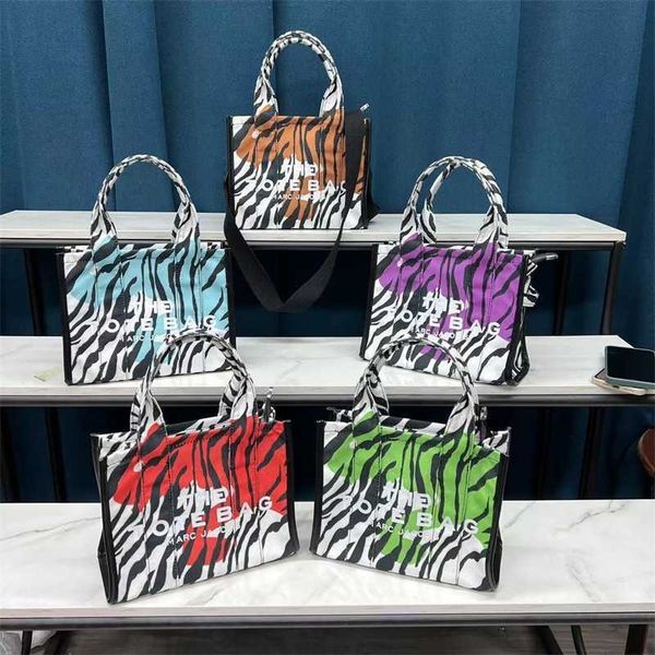 the tote bag new stripe high capacity women handbag fashion messenger one shoulder bag
the tote bag new stripe high capacity women handbag fashion messenger one shoulder bag
