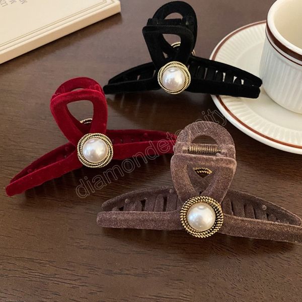 elegant black flocking pearl clip clamps girl hairpin ponytail hair claw clip woman autumn and winter headwear, Slivery;golden
elegant black flocking pearl clip clamps girl hairpin ponytail hair claw clip woman autumn and winter headwear, Slivery;golden