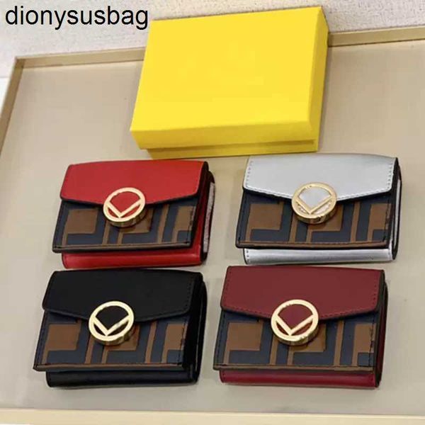 gusseted leather card holder central compartment five credit slots flat brown wallet f pouches, Red;black
gusseted leather card holder central compartment five credit slots flat brown wallet f pouches, Red;black